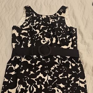 White House Black Market Black and White Sheath Dress Sleeveless Scoop Neck